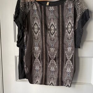 Chic Patterned Women's Blouse in Black and Gray